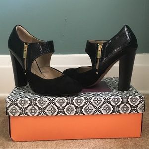 Isola Tace Black Pumps